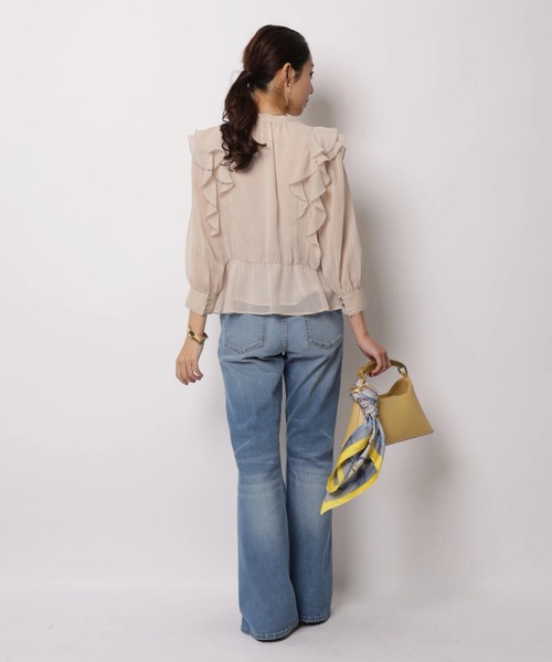 JUSGLITTY（ジャスグリッティー）の「ボウタイフリルショートブラウス（シャツ/ブラウス・レディース・オフホワイト/ピンクベージュ/ライトブルー/ネイビー・2/1）」の12枚目の写真