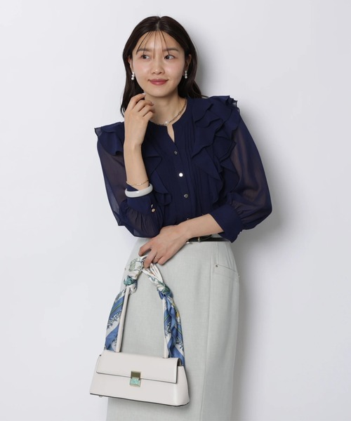 JUSGLITTY（ジャスグリッティー）の「ボウタイフリルショートブラウス（シャツ/ブラウス・レディース・オフホワイト/ピンクベージュ/ライトブルー/ネイビー・2/1）」の16枚目の写真