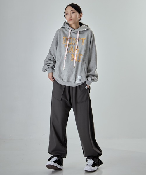 Maison MIHARA YASUHIRO(メゾンミハラヤスヒロ)の「【MIHARA YASUHIRO/ミハラヤスヒロ】DONT TAG ME PRINTED HOODIE/ドントタグミープリンティッドフーディー/パーカー(パーカー・レディース・グレー/ブラック・38)」の4枚目の写真