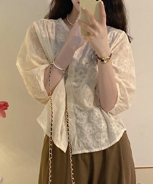 SallyLunn(サリーラン)の「フラワー刺繍シアーブラウス(シャツ/ブラウス・レディース・アイボリー・LARGE/MEDIUM)」の2枚目の写真