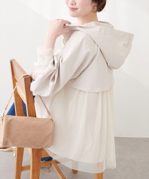 natural couture（ナチュラルクチュール）の「バックチュールペプラムマウンテンパーカージャケット（マウンテンパーカー・レディース・ブラック/アイボリー/ベージュ・FREE）」の2枚目の写真