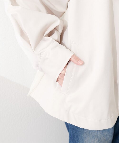 natural couture（ナチュラルクチュール）の「バックチュールペプラムマウンテンパーカージャケット（マウンテンパーカー・レディース・ブラック/アイボリー/ベージュ・FREE）」の6枚目の写真