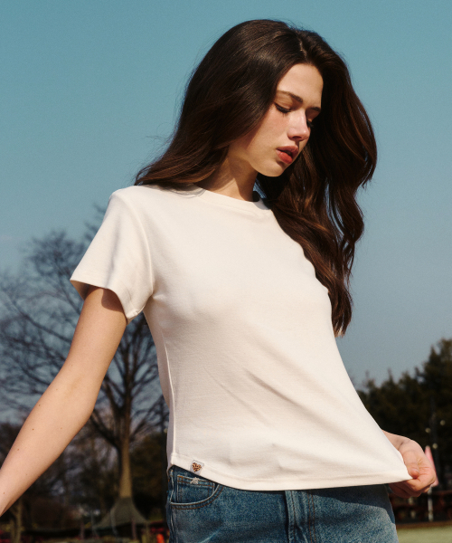 ERER(エルエル)の「Logo Label Short-sleeved T-shirt White(Tシャツ/カットソー・レディース・ホワイト・F)」の3枚目の写真