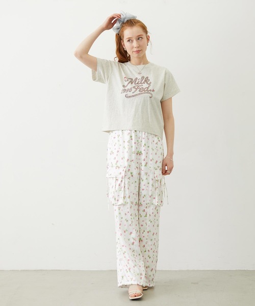 MILKFED.（ミルクフェド）の「FLORAL PATTERN SATIN CARGO PANTS（カーゴパンツ・レディース・ライトパープル/ホワイト/ブラック・S/M）」の9枚目の写真