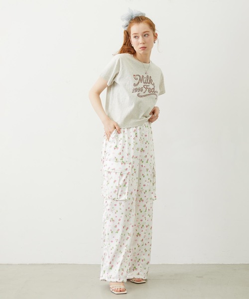 MILKFED.（ミルクフェド）の「FLORAL PATTERN SATIN CARGO PANTS（カーゴパンツ・レディース・ライトパープル/ホワイト/ブラック・S/M）」の13枚目の写真