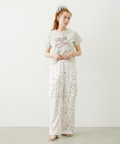 MILKFED.（ミルクフェド）の「FLORAL PATTERN SATIN CARGO PANTS（カーゴパンツ・レディース・ライトパープル/ホワイト/ブラック・S/M）」の14枚目の写真