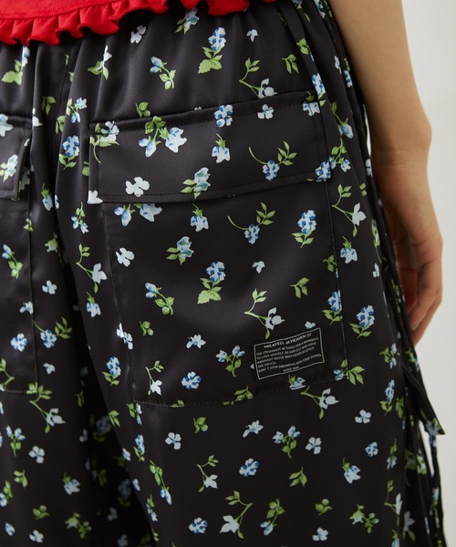 MILKFED.（ミルクフェド）の「FLORAL PATTERN SATIN CARGO PANTS（カーゴパンツ・レディース・ライトパープル/ホワイト/ブラック・S/M）」の22枚目の写真