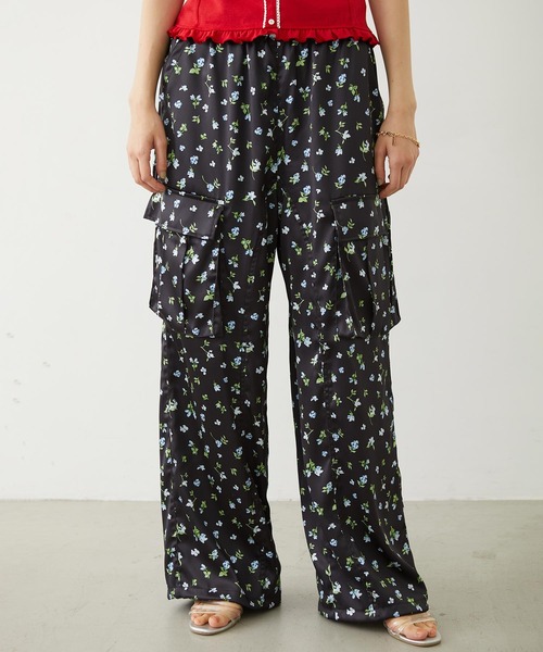 MILKFED.（ミルクフェド）の「FLORAL PATTERN SATIN CARGO PANTS（カーゴパンツ・レディース・ライトパープル/ホワイト/ブラック・S/M）」の17枚目の写真