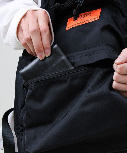 UNIVERSAL OVERALL(ユニバーサルオーバーオール)の「【UNIVERSAL OVERALL】Slant daypack(バックパック/リュック・メンズ・ブラック・FREE)」の2枚目の写真