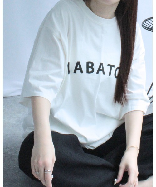 amini(アミニ)の「ロゴビッグワイドTシャツ(Tシャツ/カットソー・レディース・ブラック/ピンク/オフホワイト・MEDIUM)」の1枚目の写真