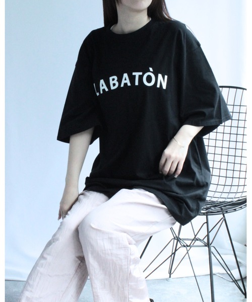 amini(アミニ)の「ロゴビッグワイドTシャツ(Tシャツ/カットソー・レディース・ブラック/ピンク/オフホワイト・MEDIUM)」の2枚目の写真