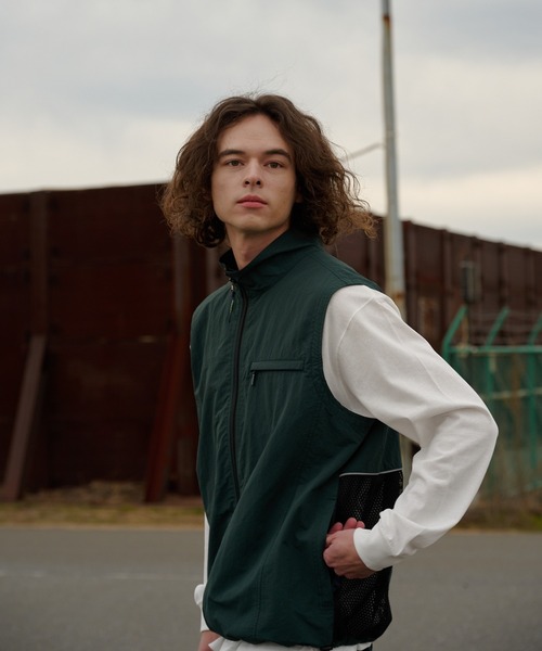 Eddie Bauer（エディーバウアー）の「EBTEK ナイロン/メッシュ ベスト（ナイロンジャケット・メンズ・ブラック/グリーン/ネイビー・XL/L/M/S）」の2枚目の写真