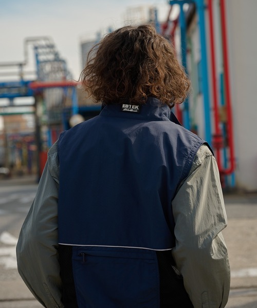 Eddie Bauer(エディーバウアー)の「EBTEK ナイロン/メッシュ ベスト(ナイロンジャケット・メンズ・ブラック/グリーン/ネイビー・XL/L/M/S)」の7枚目の写真
