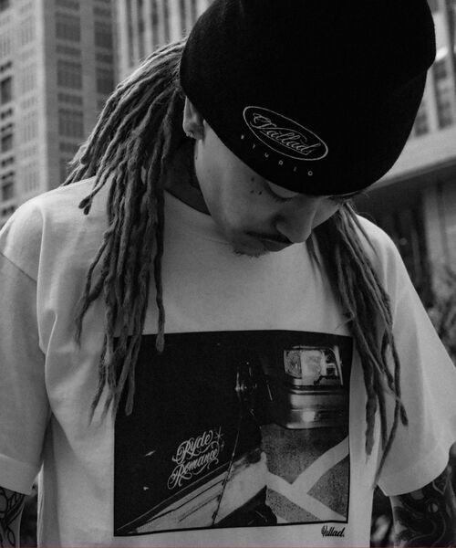 PULP/417EDIFICE(パルプフォーワンセブンエディフィス)の「VALLAD / バラッド × JOE × CARSERVICE / RYDE ROMANCE TEE(Tシャツ/カットソー・メンズ・ホワイト/ブラック・LARGE/MEDIUM/SMALL)」の3枚目の写真