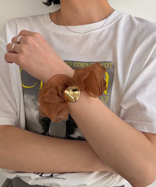 CAPRICIEUX LE'MAGE（カプリシューレマージュ）の「〈GOLDY/ゴールディ〉メタルパーツシュシュ（ネックレス・レディース・ブラック/ブラウン・FREE）」の6枚目の写真