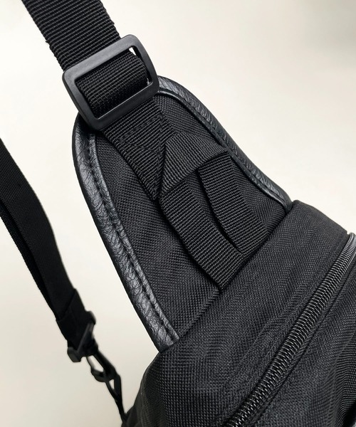 CALIFORNIA OUTFITTERS(カリフォルニア アウトフィッターズ)の「3C8 異素材切り替え シンプルボディバッグ(ボディバッグ/ウエストポーチ・メンズ・ブラック・ONESIZE)」の3枚目の写真
