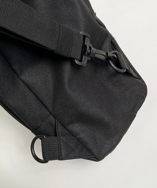 CALIFORNIA OUTFITTERS(カリフォルニア アウトフィッターズ)の「3C8 異素材切り替え シンプルボディバッグ(ボディバッグ/ウエストポーチ・メンズ・ブラック・ONESIZE)」の2枚目の写真