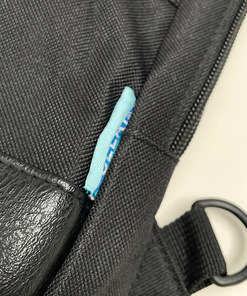 CALIFORNIA OUTFITTERS(カリフォルニア アウトフィッターズ)の「3C8 異素材切り替え シンプルボディバッグ(ボディバッグ/ウエストポーチ・メンズ・ブラック・ONESIZE)」の4枚目の写真