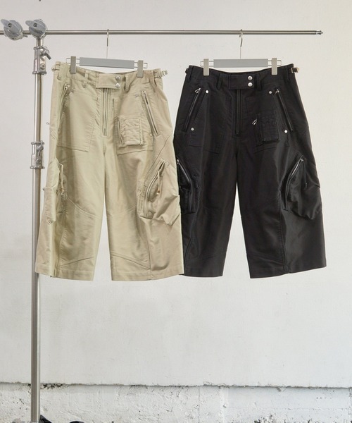 NVRFRGT（ネヴァーフォーゲット）の「3D TWISTED PARACHUTE CARGO SHORTS（カーゴパンツ・メンズ・ブラック/ベージュ・2）」の5枚目の写真