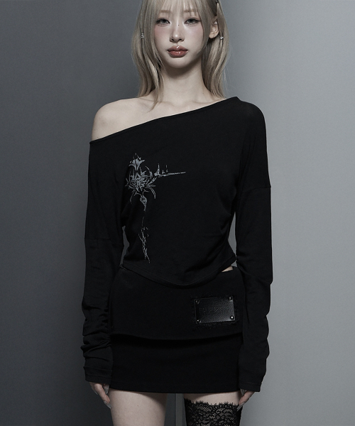 ETRE AU SOMMET(エトレオソメ)の「Lettering Hooded Slim-Fit Long Sleeve Top (Black)(Tシャツ/カットソー・レディース・ブラック・FREE)」の4枚目の写真
