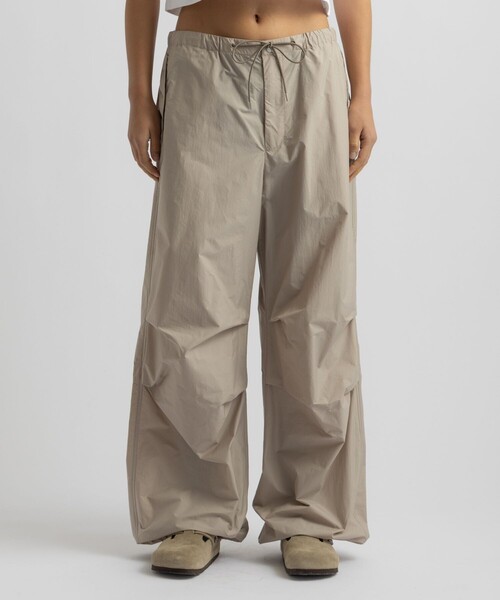 Saturdays NYC(サタデーズ ニューヨークシティ )の「Masa Cargo Pant(カーゴパンツ・レディース・ベージュ/ワイン/ブラック・M/S)」の1枚目の写真