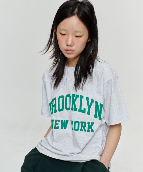 PAPERBOY（ペーパーボーイ）の「ブルックリンニューヨーク 半袖Tシャツ-ホワイトメランジ（Tシャツ/カットソー・レディース・その他・SMALL/MEDIUM/LARGE/X-LARGE）」の2枚目の写真