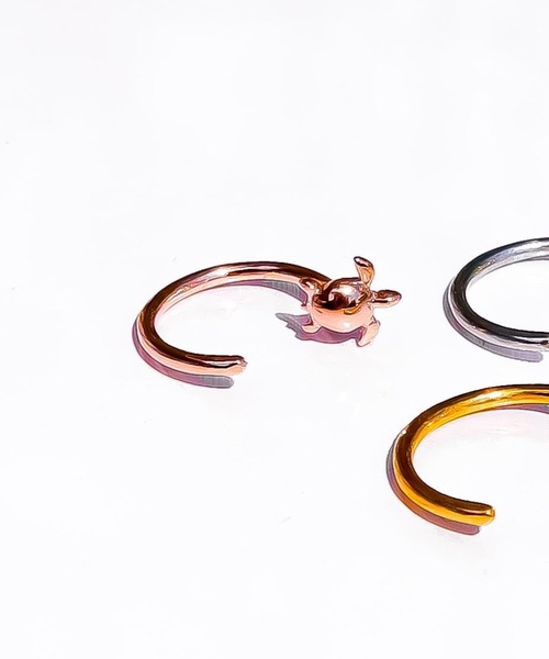 IRIEBEACH(アイリービーチ)の「Honu through pierce/【ハワイアンジュエリー】【サージカルステンレス】【金属アレルギー対応】【IRIEBEACH / アイリービーチ】つけっぱなしOK(ピアス(片耳用)・レディース・シルバー/ピンク・FREE)」の1枚目の写真