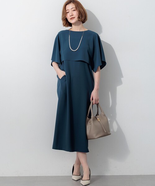 23区(ニジュウサンク)の「ストレッチジョーゼット ケープ風ワンピース(ワンピース・レディース・ダークブラウン系/ダルブルー系/ネイビー系・38)」の6枚目の写真