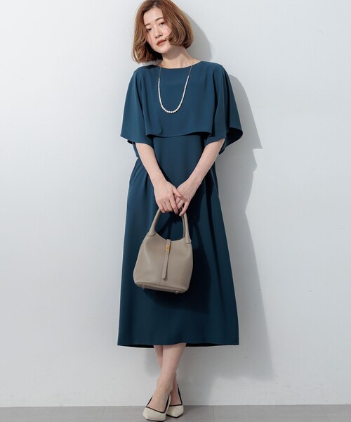 23区(ニジュウサンク)の「ストレッチジョーゼット ケープ風ワンピース(ワンピース・レディース・ダークブラウン系/ダルブルー系/ネイビー系・38)」の7枚目の写真