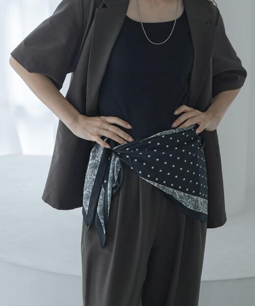 URBAN RESEARCH Sonny Label（アーバンリサーチサニーレーベル）の「ドットサンカクスカーフ（バンダナ/スカーフ・レディース・ネイビー/バーガンディー・ONE）」の2枚目の写真