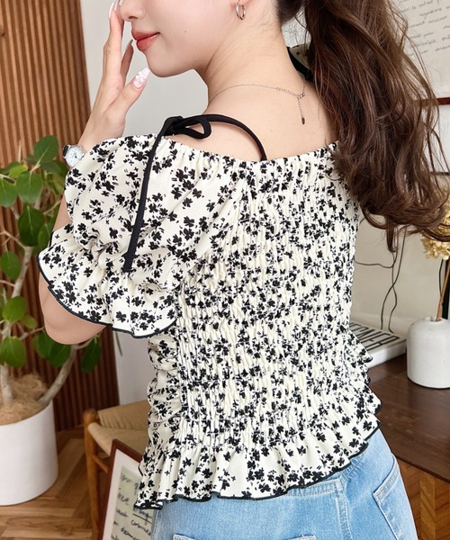 moment+（モーメントプラス）の「カットジョーゼット花柄プリントシャーリングトップス（シャツ/ブラウス・レディース・ブラック/アイボリー・M）」の12枚目の写真