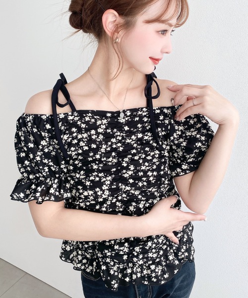 moment+（モーメントプラス）の「カットジョーゼット花柄プリントシャーリングトップス（シャツ/ブラウス・レディース・ブラック/アイボリー・M）」の8枚目の写真