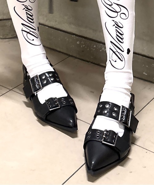 Never mind the XU(ネバーマインドザエックスユー)の「【Never mind the XU】eyelet belt back strap pumps / 【ネバーマインド ザ エックスユー】アイレットベルトバックストラップパンプス(パンプス・レディース・アイボリー/ブラック・38/37/39)」の1枚目の写真