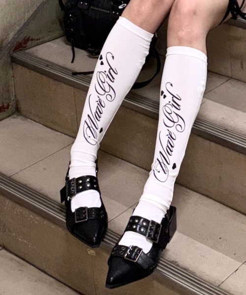 Never mind the XU(ネバーマインドザエックスユー)の「【Never mind the XU】eyelet belt back strap pumps / 【ネバーマインド ザ エックスユー】アイレットベルトバックストラップパンプス(パンプス・レディース・アイボリー/ブラック・38/37/39)」の10枚目の写真