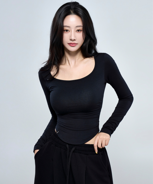 PHYSICAL GARMENTS（フィジカルガーメンツ）の「P5074 ウィメンズ ラウンド シャーリング 長袖 [2COLOR]（Tシャツ/カットソー・レディース・ホワイト/ブラック・SMALL/MEDIUM）」の9枚目の写真
