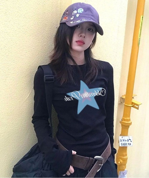 AsheKsha(アシクシャ)の「アメリカ風レトロ星柄ブラックスリム長袖Tシャツ(Tシャツ/カットソー・レディース・ブラック・M)」の1枚目の写真