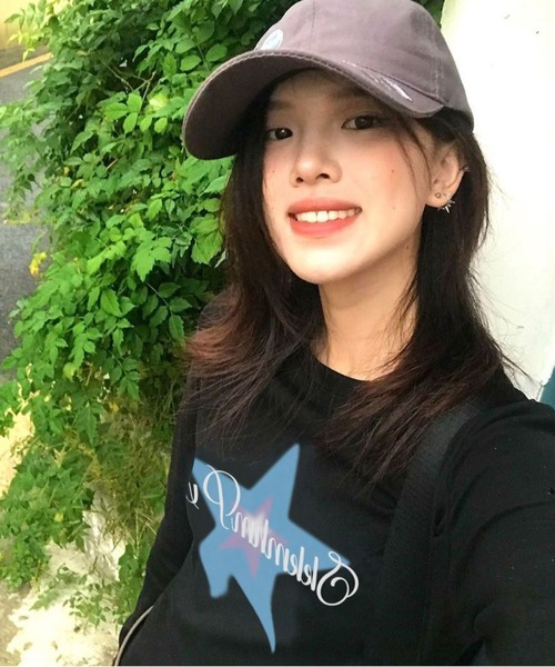 AsheKsha(アシクシャ)の「アメリカ風レトロ星柄ブラックスリム長袖Tシャツ(Tシャツ/カットソー・レディース・ブラック・M)」の4枚目の写真