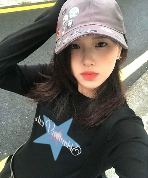 AsheKsha(アシクシャ)の「アメリカ風レトロ星柄ブラックスリム長袖Tシャツ(Tシャツ/カットソー・レディース・ブラック・M)」の6枚目の写真
