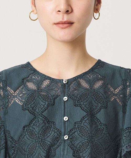 BEAUTY&YOUTH UNITED ARROWS（ビューティーアンドユースユナイテッドアローズ）の「【WEB限定 Wardrobe DAILY MINIMAL】レース 2WAYブラウス ウォッシャブル（シャツ/ブラウス・レディース・オフホワイト/ネイビー/ブラック・FREE）」の12枚目の写真