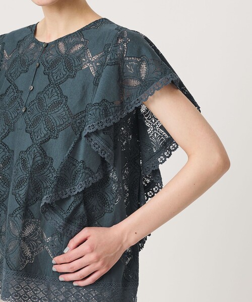 BEAUTY&YOUTH UNITED ARROWS（ビューティーアンドユースユナイテッドアローズ）の「【WEB限定 Wardrobe DAILY MINIMAL】レース 2WAYブラウス ウォッシャブル（シャツ/ブラウス・レディース・オフホワイト/ネイビー/ブラック・FREE）」の13枚目の写真