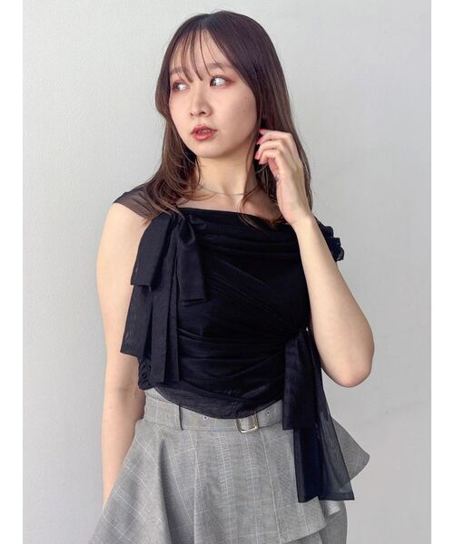 dazzlin(ダズリン)の「ラッピングワンショルリボントップス(Tシャツ/カットソー・レディース・ブルー/オフホワイト/ブラック・FREE)」の3枚目の写真
