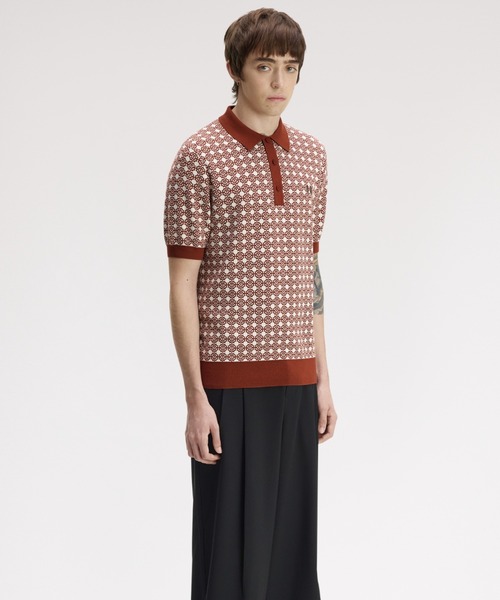 FRED PERRY(フレッドペリー)の「Floral Jacquard Shirt/フローラルジャガードポロシャツ(ポロシャツ・メンズ・ブラウン・L/M/S)」の2枚目の写真