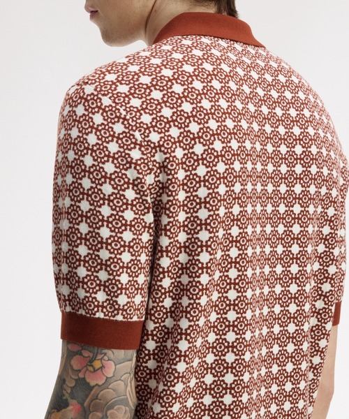 FRED PERRY(フレッドペリー)の「Floral Jacquard Shirt/フローラルジャガードポロシャツ(ポロシャツ・メンズ・ブラウン・L/M/S)」の4枚目の写真