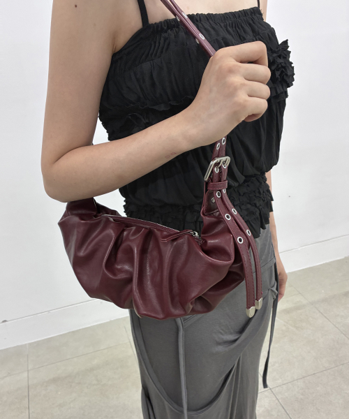 FLAREUP(フレアアップ)の「Draped Leather Bag (FL-745_Burgundy)(ショルダーバッグ・レディース・バーガンディー・OS)」の3枚目の写真