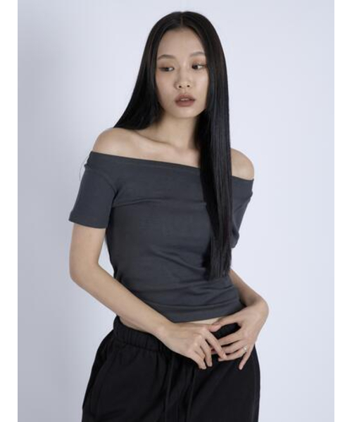 VADEFY(ヴァデファイ)の「オフショルダートップス, チャコール(Tシャツ/カットソー・レディース・その他・ONE SIZE)」の6枚目の写真