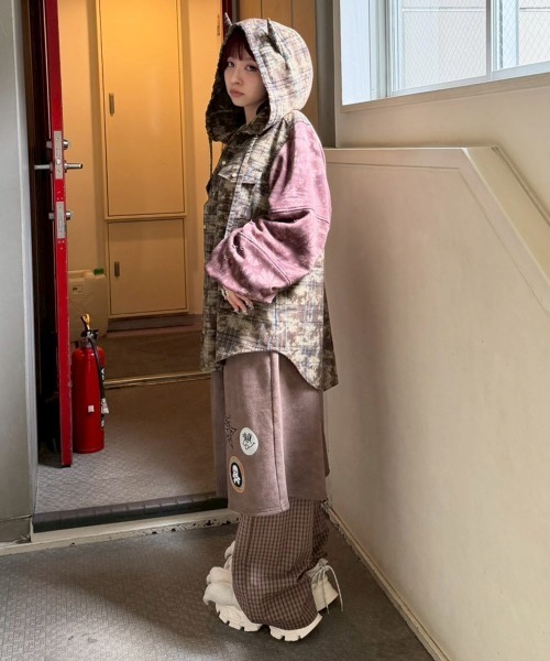 Candy Stripper(キャンディストリッパー)の「DEVIL HORN HOODED シャツ(シャツ/ブラウス・レディース・ブラウン/ブラック/レッド・FREE)」の11枚目の写真