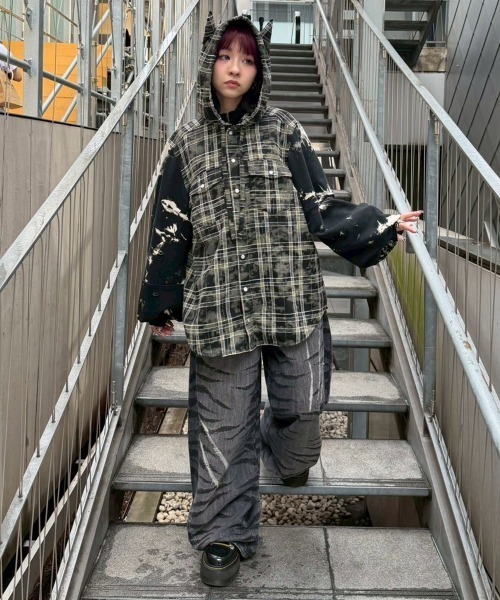 Candy Stripper(キャンディストリッパー)の「DEVIL HORN HOODED シャツ(シャツ/ブラウス・レディース・ブラウン/ブラック/レッド・FREE)」の14枚目の写真
