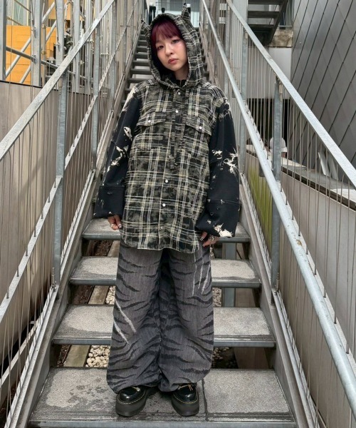 Candy Stripper(キャンディストリッパー)の「DEVIL HORN HOODED シャツ(シャツ/ブラウス・レディース・ブラウン/ブラック/レッド・FREE)」の15枚目の写真