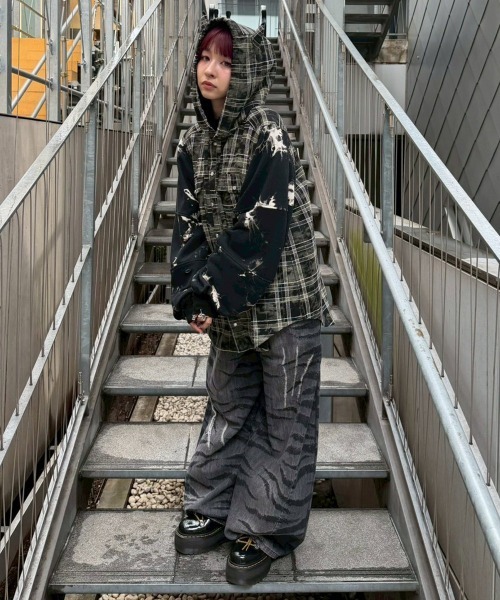 Candy Stripper(キャンディストリッパー)の「DEVIL HORN HOODED シャツ(シャツ/ブラウス・レディース・ブラウン/ブラック/レッド・FREE)」の17枚目の写真