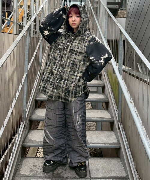 Candy Stripper(キャンディストリッパー)の「DEVIL HORN HOODED シャツ(シャツ/ブラウス・レディース・ブラウン/ブラック/レッド・FREE)」の16枚目の写真